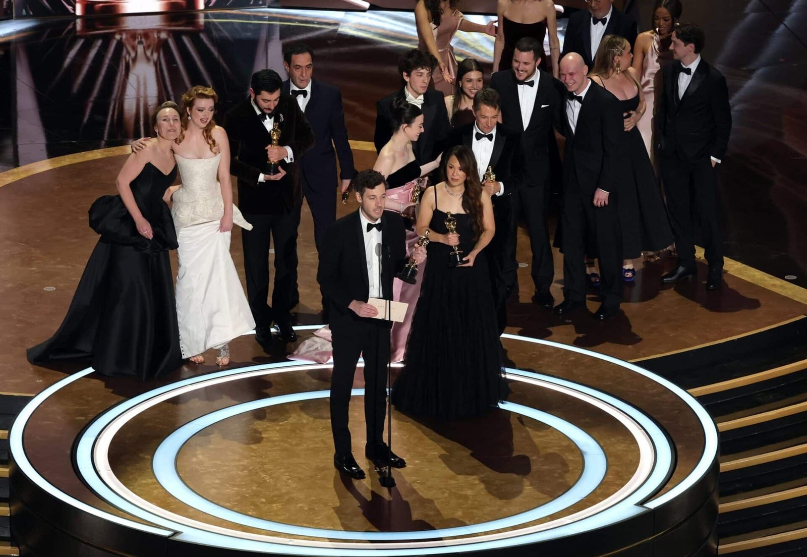 Photo: The cast and team accept the best image award for "Aor" On stage during the 97th Annual Oscar at the Dolby Theater, on March 2, 2025, in Hollywood, California.