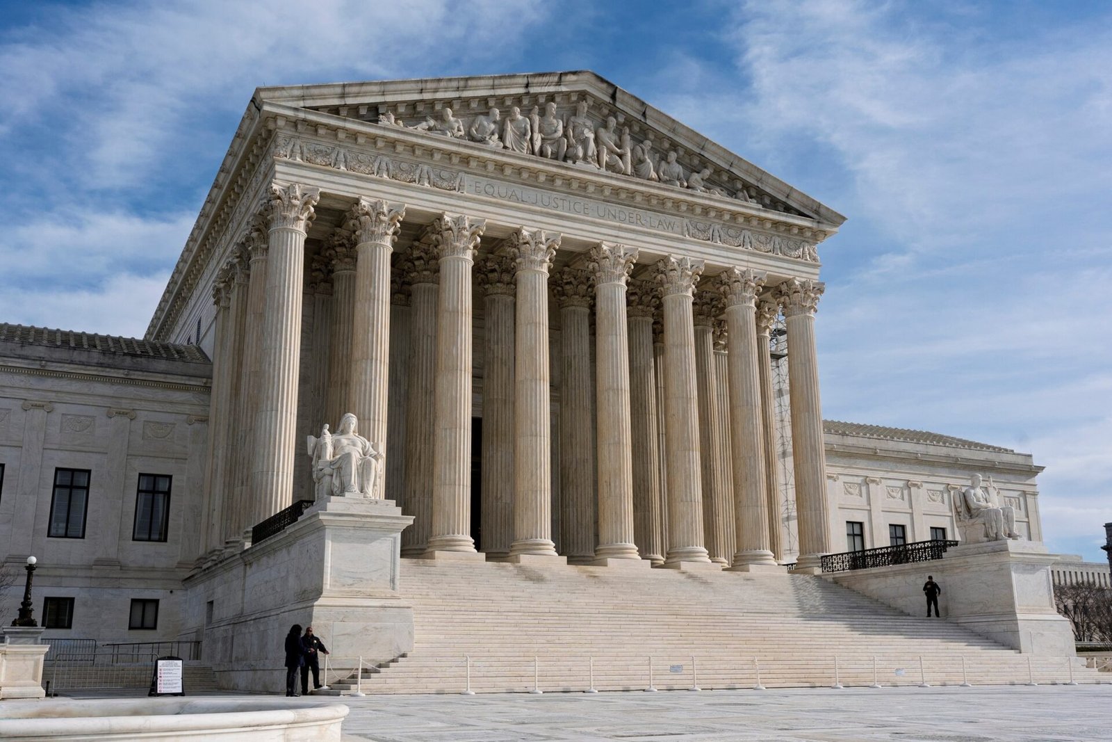 The Supreme Court allows Trump Fire Heads of independent labor agencies for now

