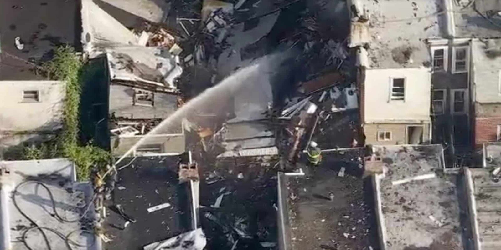 1 dead, 2 pain in Fire and Explosion Philadelphia who leveled or damaged multiple houses

