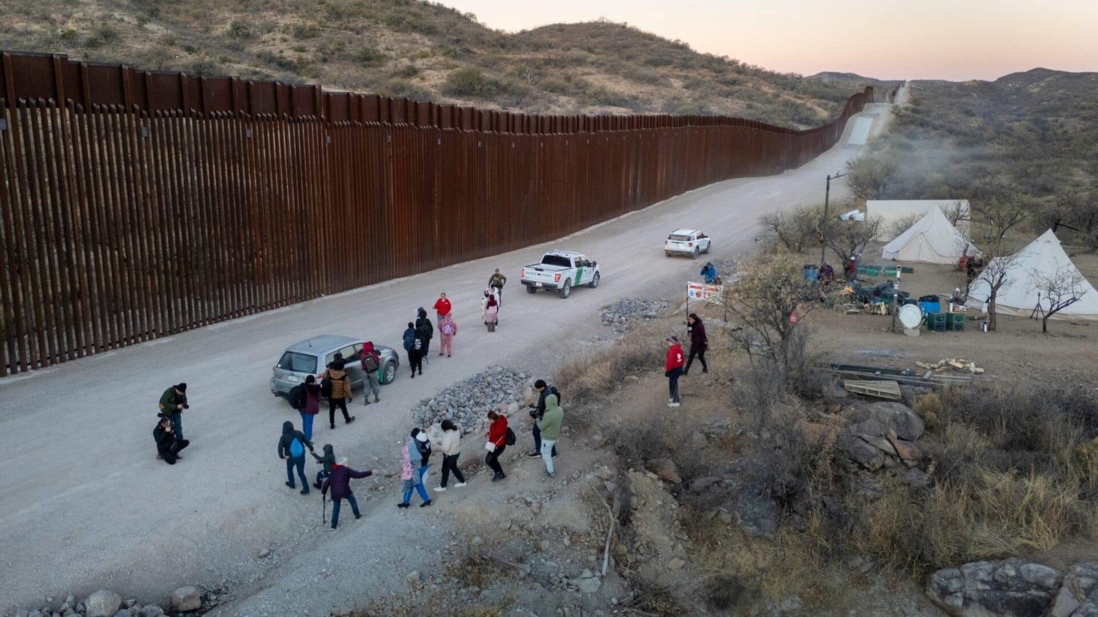 The judge blocks Trump's asylum ban on the southern border

